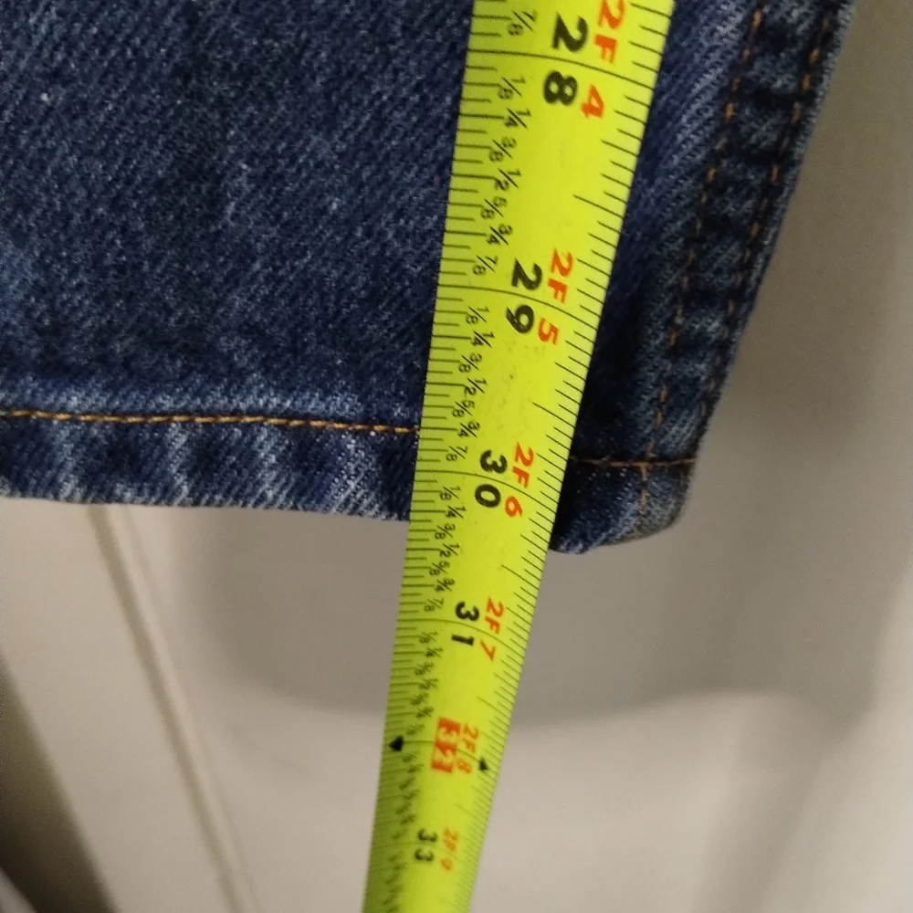 Levis excellent no